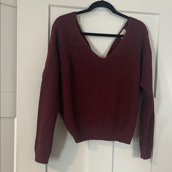 harper heritage Sweaters - Women's cropped V-Neck twist back Burgundy Sweater